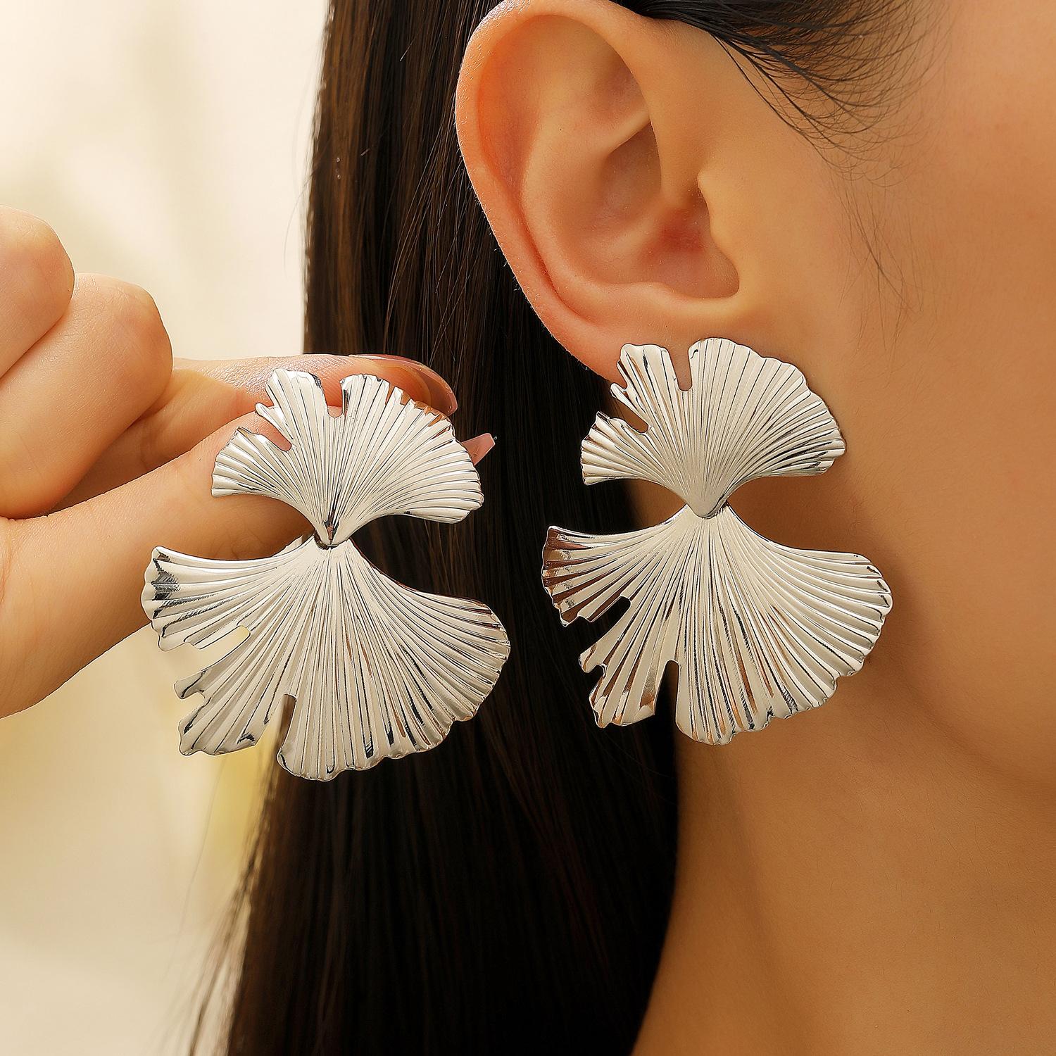 Vintage Ginkgo Leaf Long Earrings For Women Exaggerated Textured Metal Fashion Trend Jewelry
Vintage Ginkgo Leaf Long Earrings For Women Exaggerated Textured Metal Fashion Trend Jewelry