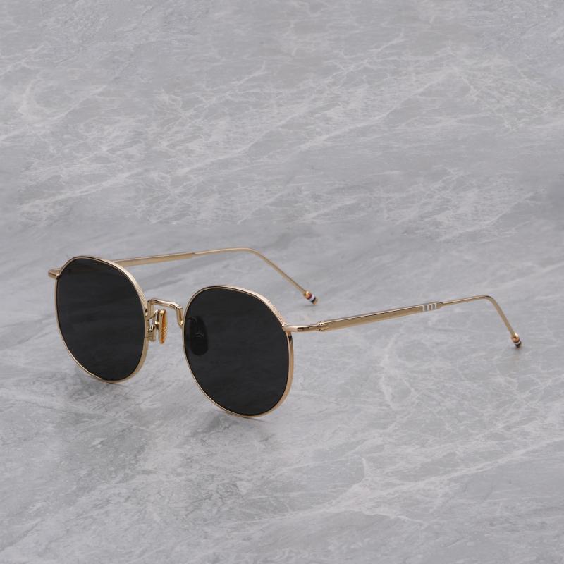 Солнцезащитные очки Thom Brand Design, классические круглые солнцезащитные очки из сплава с защитой от ультрафиолета TBS125, мужские и женские солнцезащитные очки с коробкой Eyeglasse
Солнцезащитные очки Thom Brand Design, классические круглые солнцезащитные очки из сплава с защитой от ультрафиолета TBS125, мужские и женские солнцезащитные очки с коробкой Eyeglasse