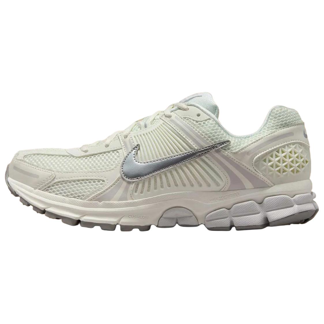 Nike Air Zoom Vomero 5 Sail Vast Grey Men Sneakers Cream Metallic-Silver FB9149-103 41
Nike Air Zoom Vomero 5 Sail Vast Grey Men Sneakers Cream Metallic-Silver FB9149-103 41
