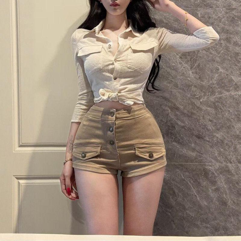 Korean Style High-Waisted Black Slimming Button Casual Straight-Leg Shorts for Women: Flattering Autumn/Winter Commute Hot Pants. M
Korean Style High-Waisted Black Slimming Button Casual Straight-Leg Shorts for Women: Flattering Autumn/Winter Commute Hot Pants. M