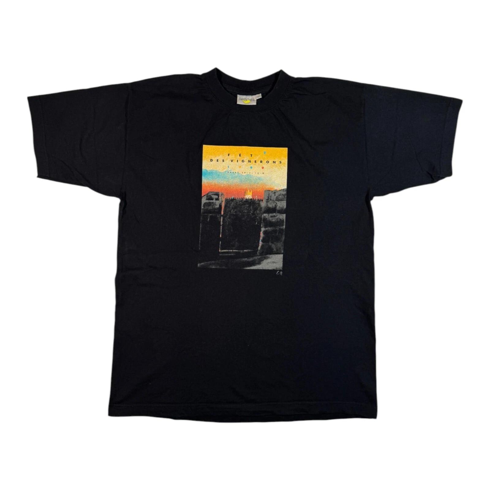 Vintage 1999 Fête Des Vignerons T-shirt Festival Souvenir Graphic Black Tee L S
Vintage 1999 Fête Des Vignerons T-shirt Festival Souvenir Graphic Black Tee L S
