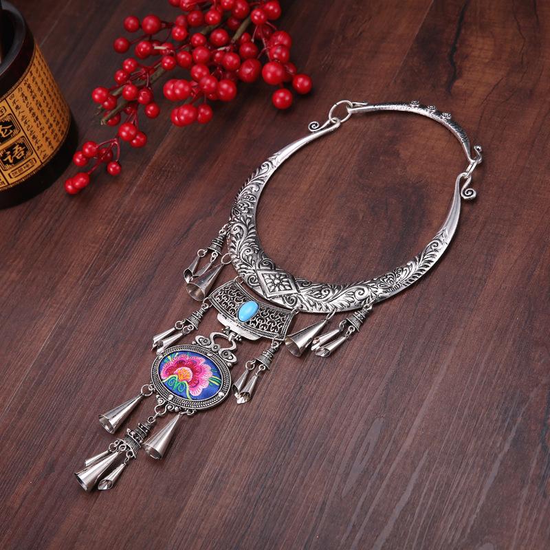 Orchid butterfly Yunnan ethnic style vintage embroidery pendant collar women s sweater chain jewelry Miao silver bell necklace wholesale
Orchid butterfly Yunnan ethnic style vintage embroidery pendant collar women s sweater chain jewelry Miao silver bell necklace wholesale