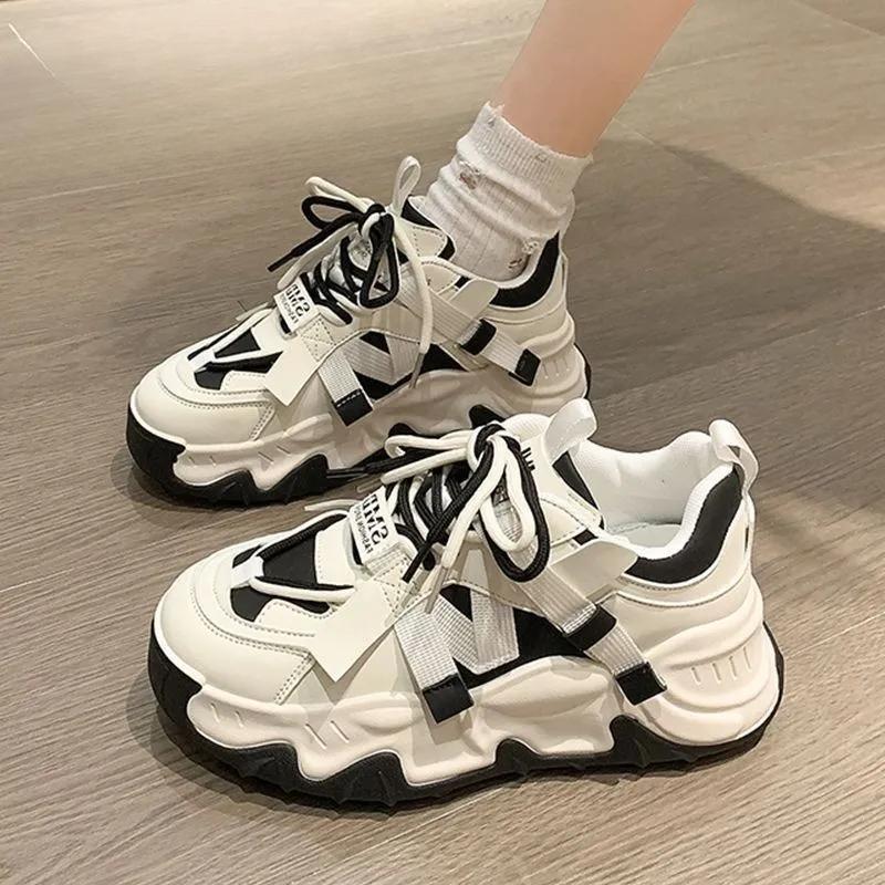 Женские спортивные туфли на толстой подошве, подходящие по цвету, на шнуровке, студенческие спортивные повседневные туфли 35 чёрный
Женские спортивные туфли на толстой подошве, подходящие по цвету, на шнуровке, студенческие спортивные повседневные туфли 35 чёрный