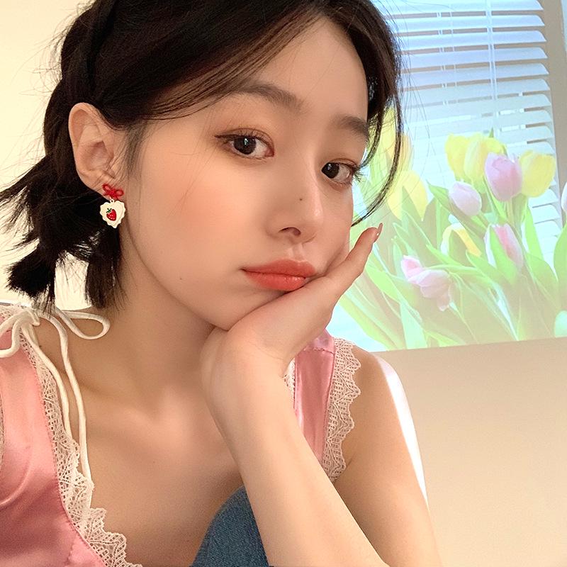 Fresh Heart Strawberry Bow S925 Silver Earrings - 2024 Korean Niche Sweet Style for Women
Fresh Heart Strawberry Bow S925 Silver Earrings - 2024 Korean Niche Sweet Style for Women