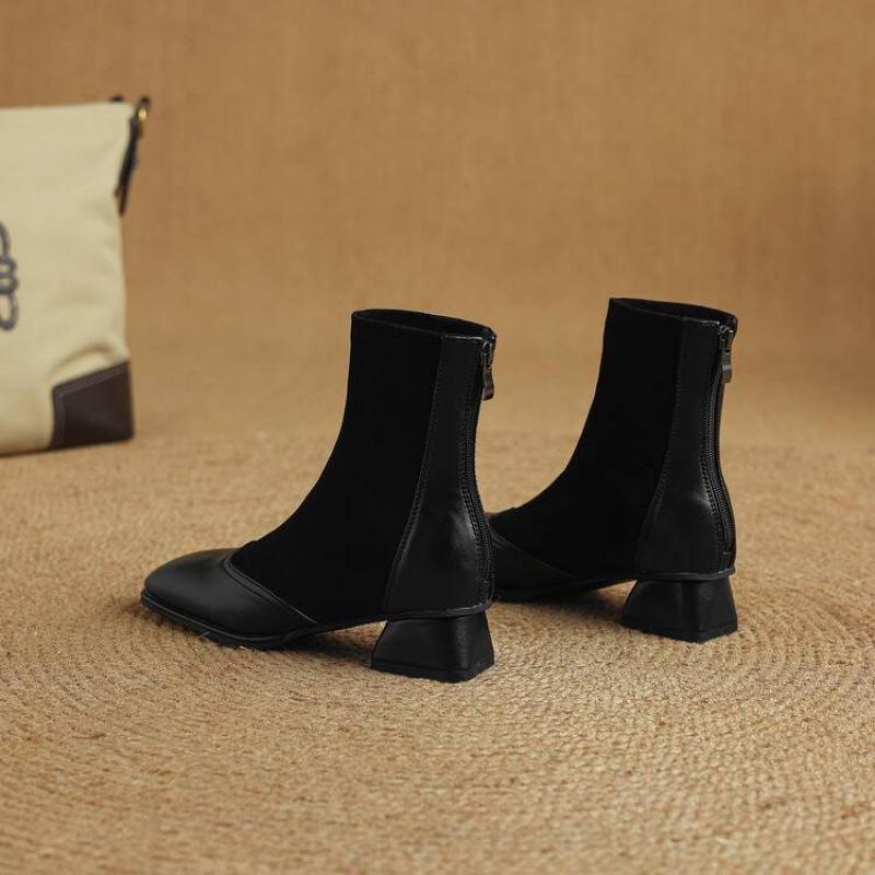 Корейская версия женских ботинок с квадратным носком, средним каблуком и большим размером, удобные, с задней молнией, квадратный каблук, новые ботильоны средней высоты, осенне-зимние, однотонные ко 39
Корейская версия женских ботинок с квадратным носком, средним каблуком и большим размером, удобные, с задней молнией, квадратный каблук, новые ботильоны средней высоты, осенне-зимние, однотонные ко 39