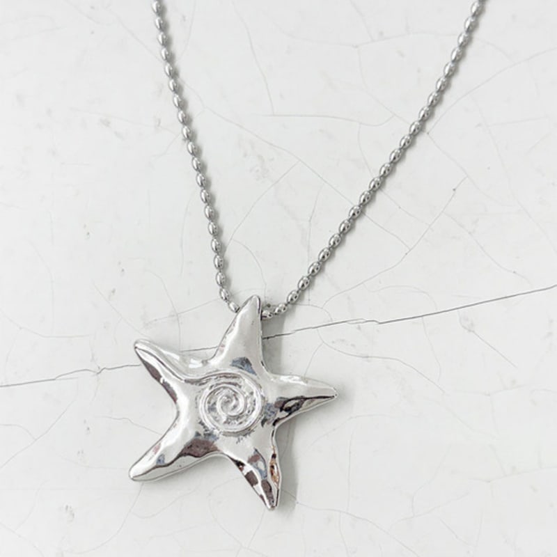 August Harmony Starfish Choker Necklace One
August Harmony Starfish Choker Necklace One