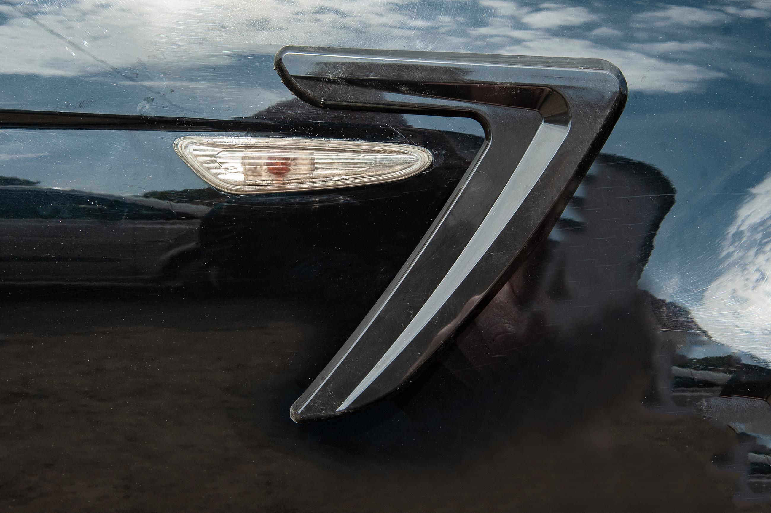 Универсальные боковые жабры DPT V-3 (ABS) (2шт) (черный глянец)
Универсальные боковые жабры DPT V-3 (ABS) (2шт) (черный глянец)