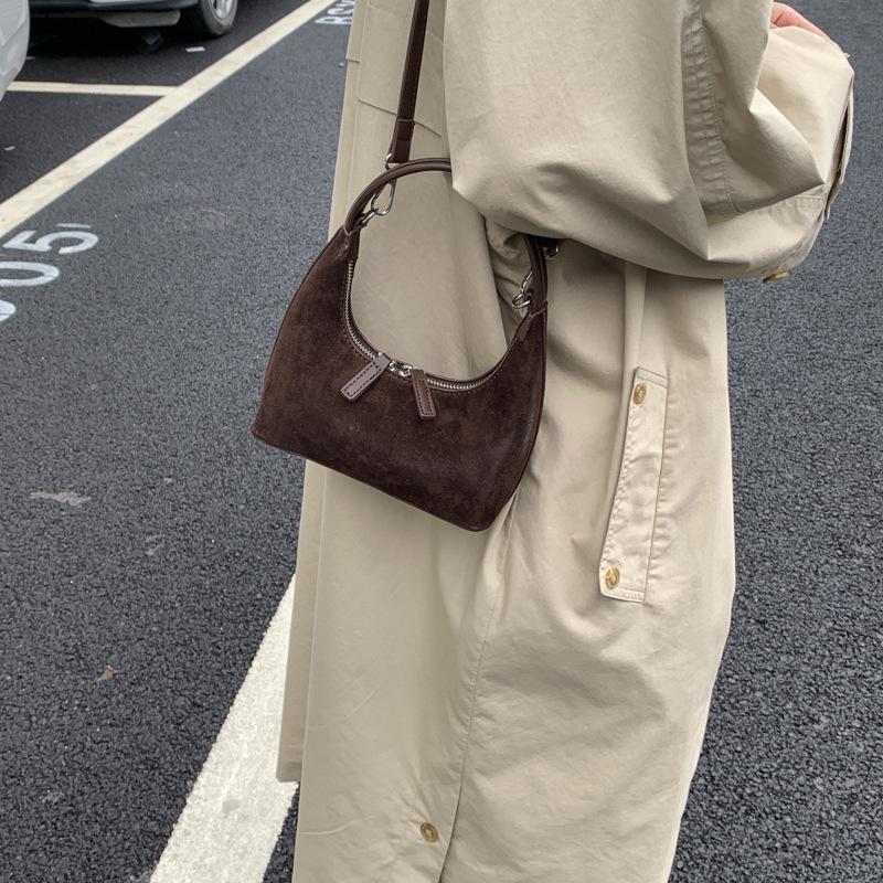 Ретро мода сумка-пельмень женская 2025 новая сумка с высоким чувством легкой роскоши нишевая для поездок на работу одноплечевая кросс-боди сумка