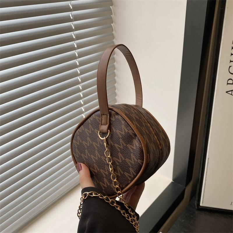 New high-end texture fashion trend retro printing handbag casual versatile commuter shoulder messenger bag
New high-end texture fashion trend retro printing handbag casual versatile commuter shoulder messenger bag