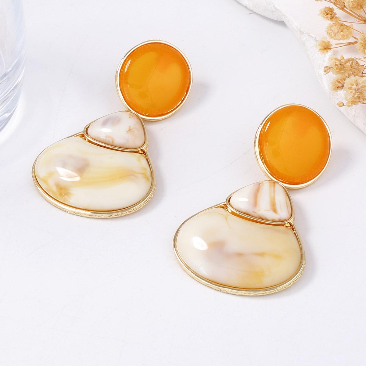 French retro elegance temperament alloy resin geometric button earrings versatile daily women s earrings золотий
French retro elegance temperament alloy resin geometric button earrings versatile daily women s earrings золотий