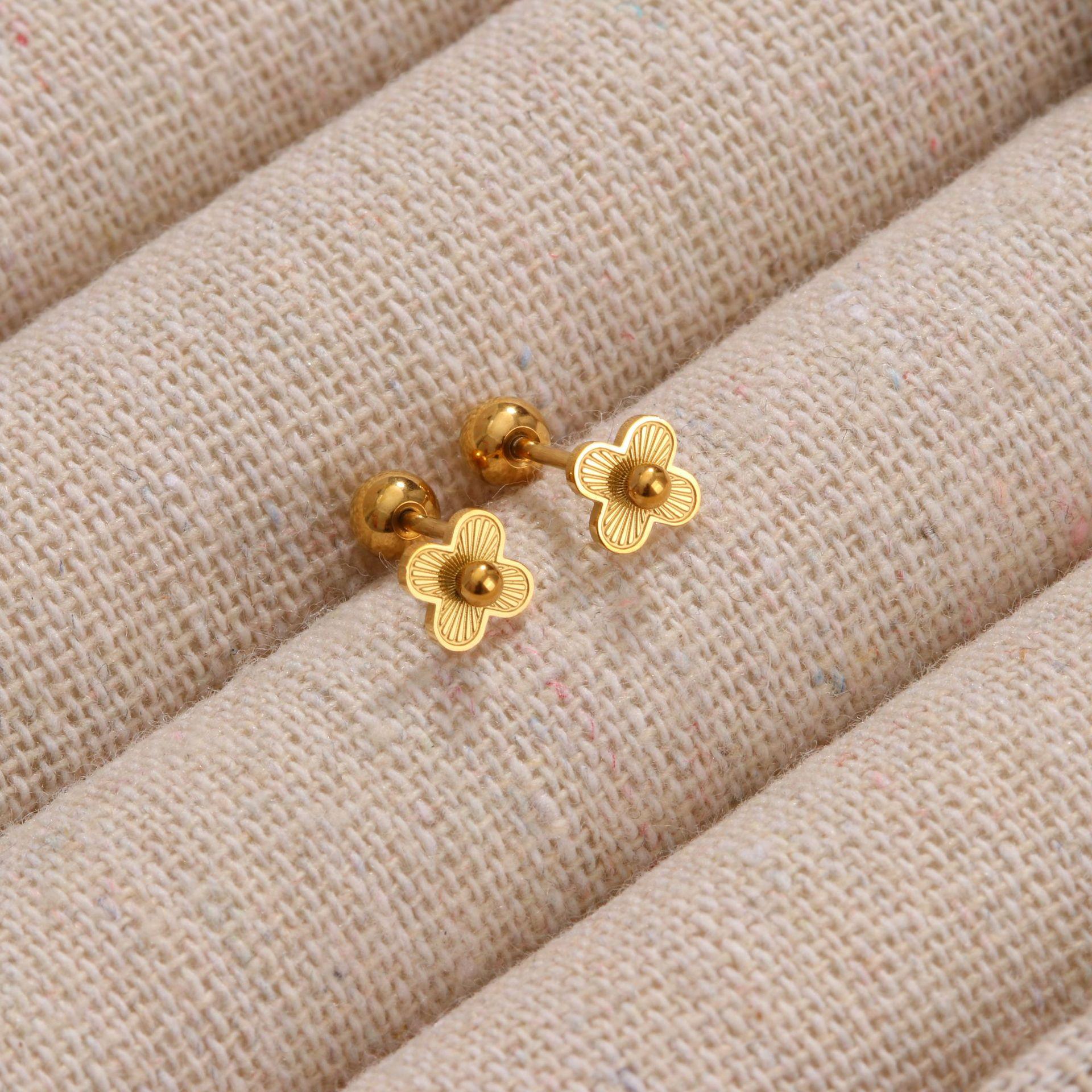 Модные серьги из титановой стали, винты, сетчатые красные серьги, гвоздики из кости, не выцветающие женские серьги, серьги в виде четырехлистного клевера
Модные серьги из титановой стали, винты, сетчатые красные серьги, гвоздики из кости, не выцветающие женские серьги, серьги в виде четырехлистного клевера