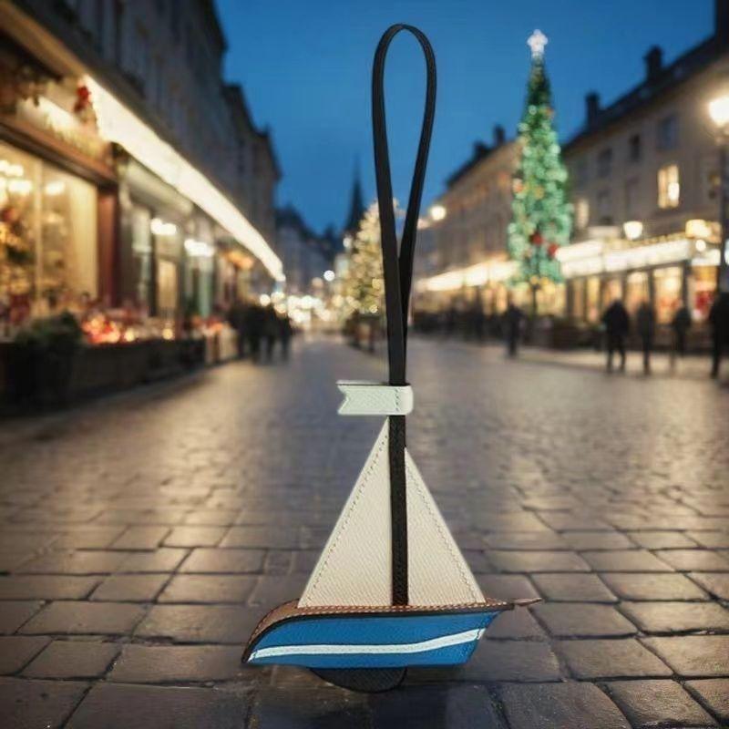 New Handmade Calfskin Sailboat Bag Pendant, Smooth Sailing Car Rearview Mirror Pendant, Stylish Hanging Decor Bag Accessory Gift синій
New Handmade Calfskin Sailboat Bag Pendant, Smooth Sailing Car Rearview Mirror Pendant, Stylish Hanging Decor Bag Accessory Gift синій