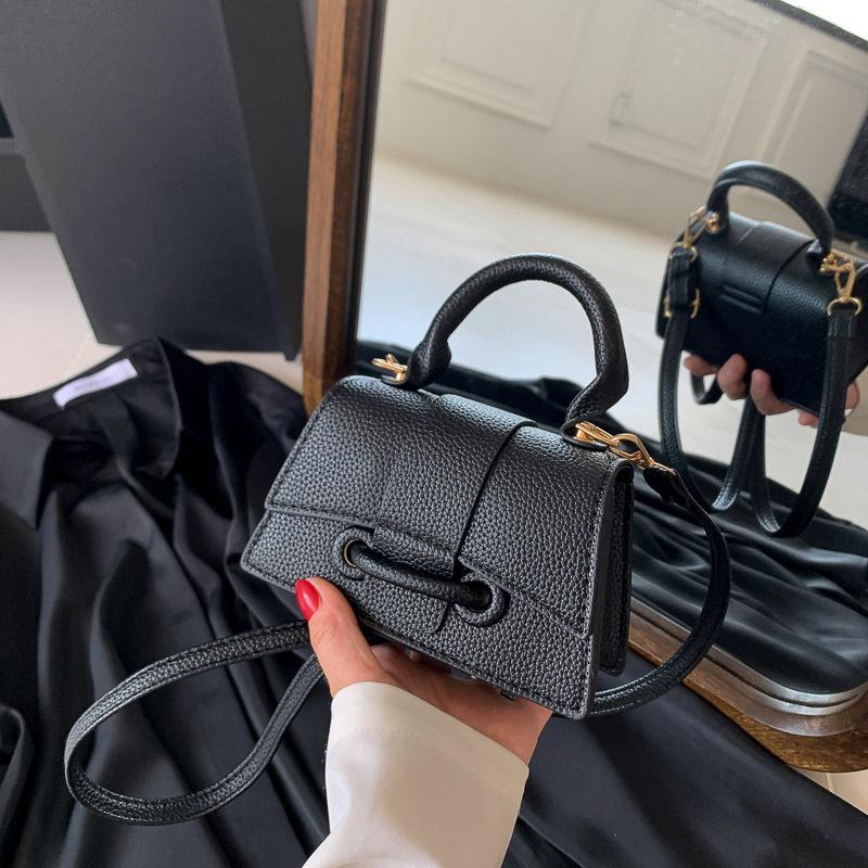 Korean Fashion Versatile Exquisite Women s Bags Shoulder Buckle Solid Premium Texture Temperament Generous Handbag Crossbody
Korean Fashion Versatile Exquisite Women s Bags Shoulder Buckle Solid Premium Texture Temperament Generous Handbag Crossbody