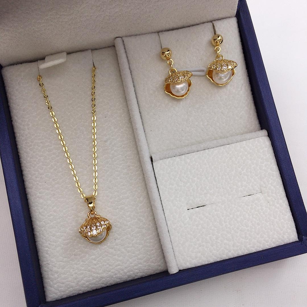 High-End Freshwater Pearl & Zircon Seashell Jewelry Set білий
High-End Freshwater Pearl & Zircon Seashell Jewelry Set білий