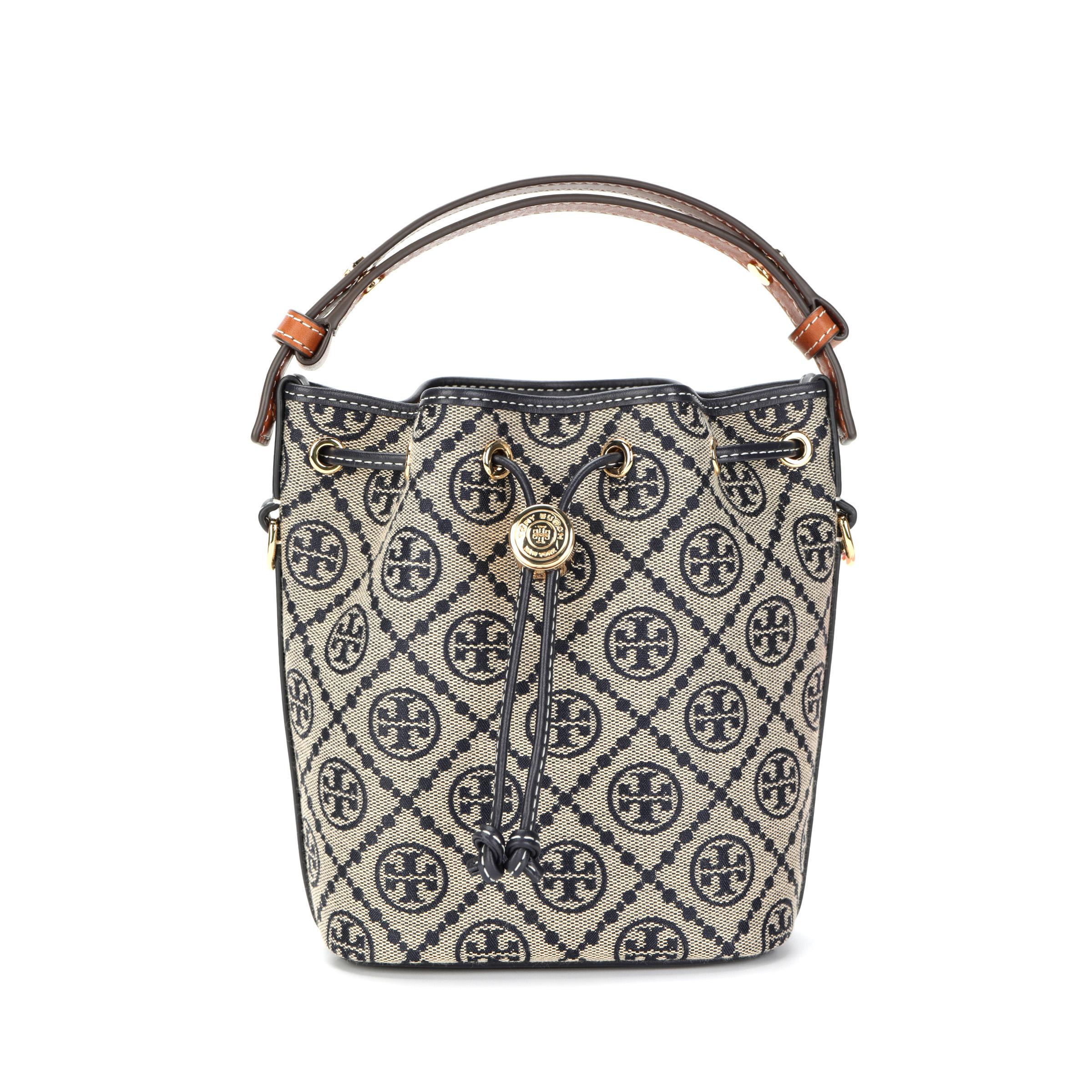 Tory Burch New Mini T Monogram Logo Jacquard Drawstring Closure Cotton Bucket Bag Women Bags Navy-Blue 166415-405 Basic Set (Bag+Dust Bag)
Tory Burch New Mini T Monogram Logo Jacquard Drawstring Closure Cotton Bucket Bag Women Bags Navy-Blue 166415-405 Basic Set (Bag+Dust Bag)