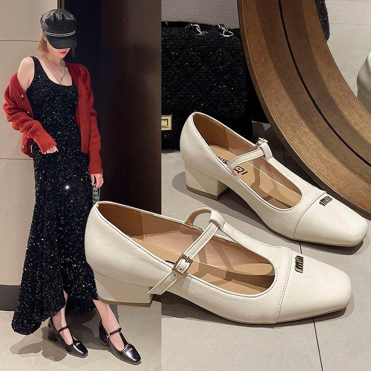 Mary Jane shoes women s shoes in the early spring of 2024 new high heels thick heel shallow mouth French girl with skirt single shoes 40
Mary Jane shoes women s shoes in the early spring of 2024 new high heels thick heel shallow mouth French girl with skirt single shoes 40