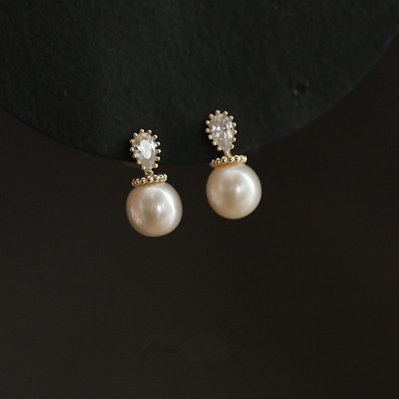 925 Sterling Silver Pearl Earrings For Women Plating 14k Gold Light Luxury Temperament Wedding Party Jewelry Mother s Day Gift Gold
925 Sterling Silver Pearl Earrings For Women Plating 14k Gold Light Luxury Temperament Wedding Party Jewelry Mother s Day Gift Gold
