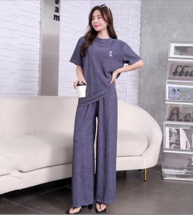 Комплект женской домашней одежды Chiba на весну-лето из вышитого ледяного шелка: Повседневный свободный костюм-двойка с длинными брюками. One Size (45-70 kg)
Комплект женской домашней одежды Chiba на весну-лето из вышитого ледяного шелка: Повседневный свободный костюм-двойка с длинными брюками. One Size (45-70 kg)