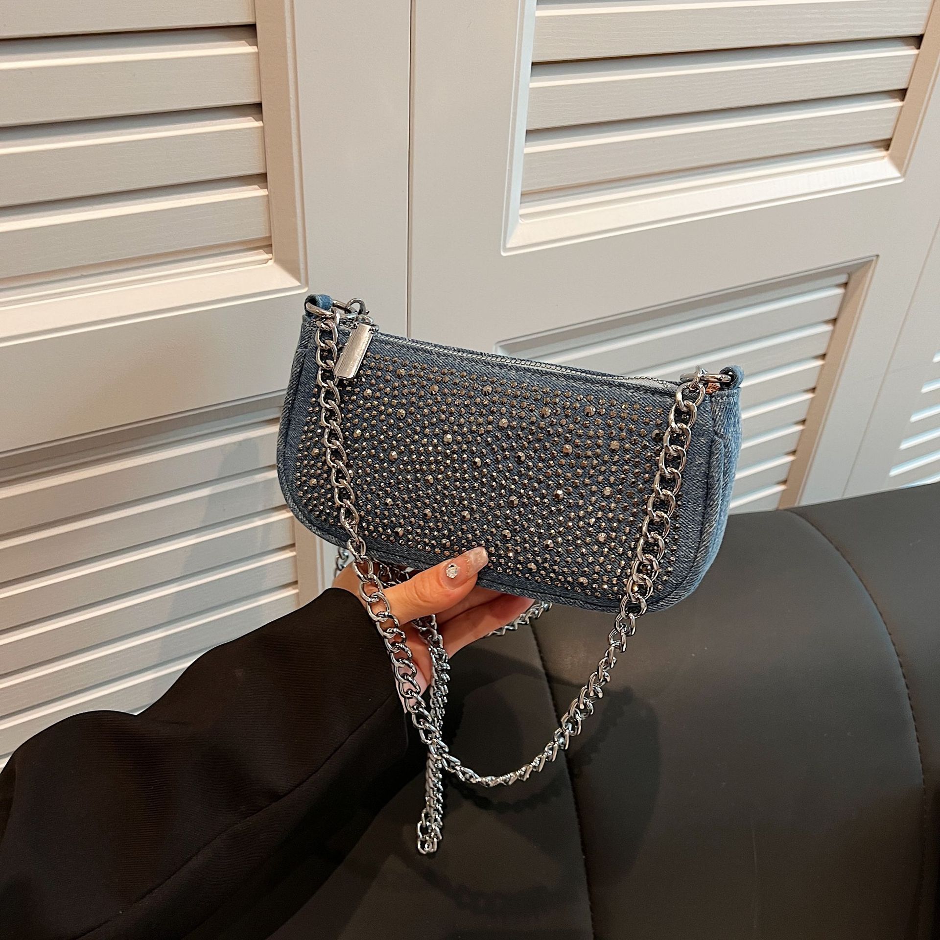 New simple and versatile saddle bag fashion casual shoulder messenger bag commute armpit bag светло-синий
New simple and versatile saddle bag fashion casual shoulder messenger bag commute armpit bag светло-синий