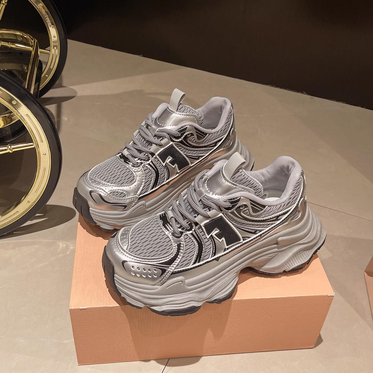 Весенние новые модные туфли на толстой подошве в стиле ретро для тяжелой промышленности на шнуровке для пар, повседневная спортивная обувь, универсальная 40
Весенние новые модные туфли на толстой подошве в стиле ретро для тяжелой промышленности на шнуровке для пар, повседневная спортивная обувь, универсальная 40