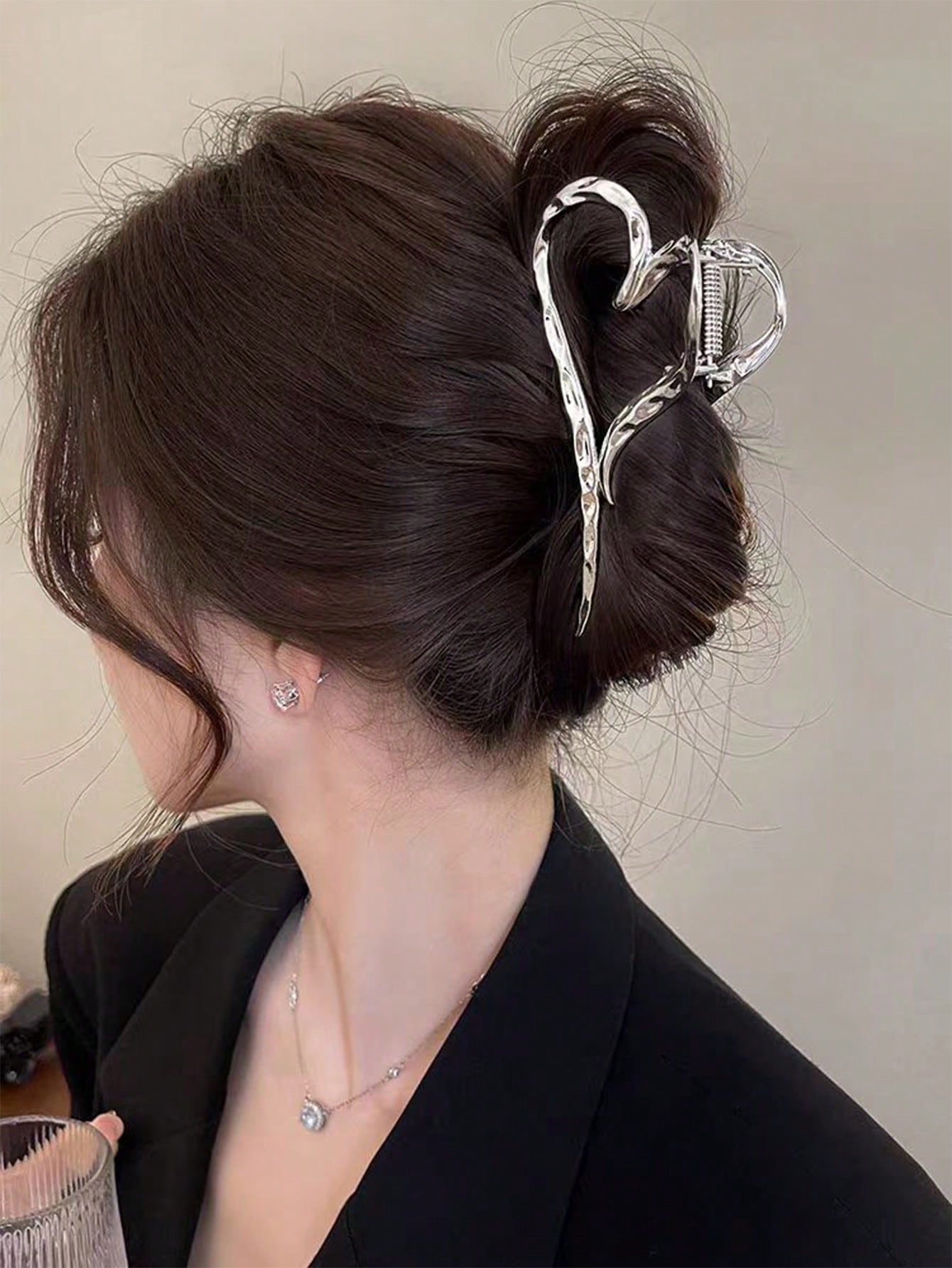 1Pcs Sliver Heart Hair Claw Clips,Elegant Love Design Hair Barrettes Ornament Large Hair Catch Clips Hair Accessories for Women
1Pcs Sliver Heart Hair Claw Clips,Elegant Love Design Hair Barrettes Ornament Large Hair Catch Clips Hair Accessories for Women