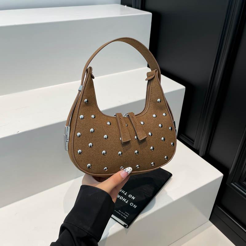 2025 autumn new fashion simple shoulder bag niche personality rivet commuter messenger bag underarm dumpling bag
2025 autumn new fashion simple shoulder bag niche personality rivet commuter messenger bag underarm dumpling bag