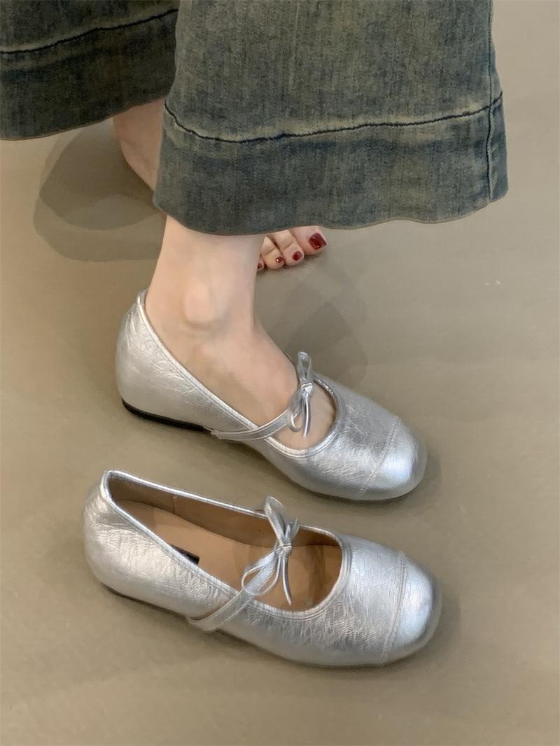 French temperament bow inner height-increasing ballet shoes 2025 summer gentle fairy style with skirt Mary Jane shoes 40
French temperament bow inner height-increasing ballet shoes 2025 summer gentle fairy style with skirt Mary Jane shoes 40