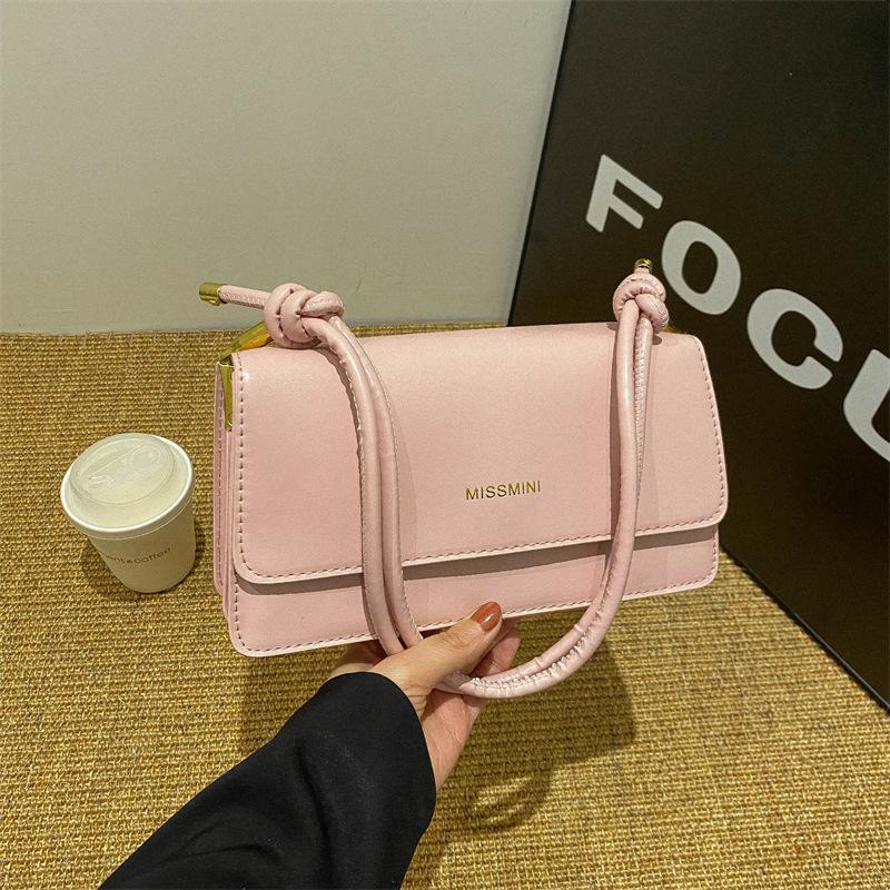 Textured women on the new solid color 2025 retro new winter fashion simple shoulder crossbody portable small square bag чорний
Textured women on the new solid color 2025 retro new winter fashion simple shoulder crossbody portable small square bag чорний