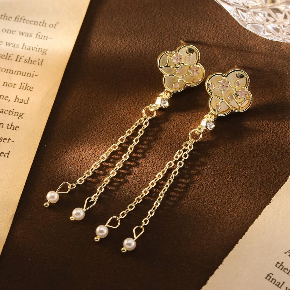 Silver Needle Cold Temperament Butterfly Tassel Earrings High-End Unique Earrings New Chinese Super Immortal Earrings
Silver Needle Cold Temperament Butterfly Tassel Earrings High-End Unique Earrings New Chinese Super Immortal Earrings