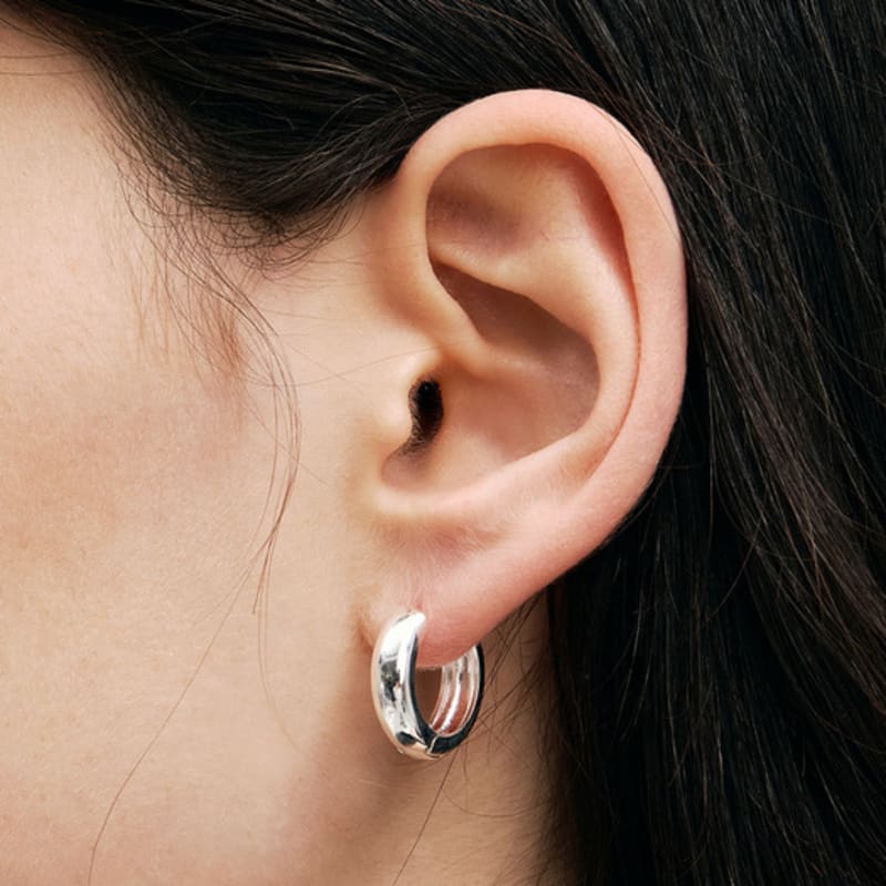 Hei glossy basic one-touch earring white
Hei glossy basic one-touch earring white