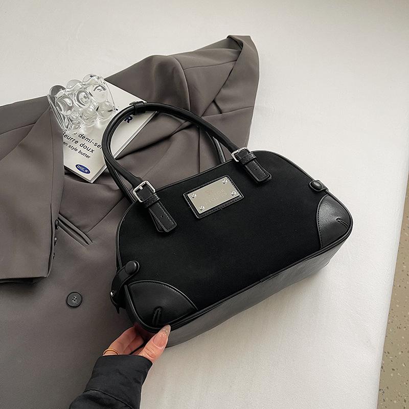 Матова переносна жіноча сумка 2024, нова ретро сумка під пахвами, проста сумка через плече
Матова переносна жіноча сумка 2024, нова ретро сумка під пахвами, проста сумка через плече