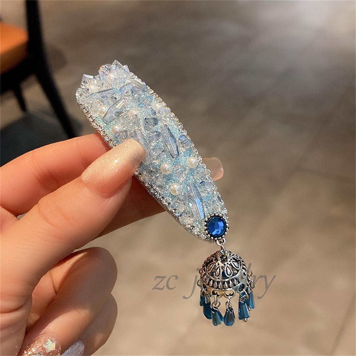 Healing-style sparkling pearl ethnic-style forehead tassel hair clip for women with unique temperament
Healing-style sparkling pearl ethnic-style forehead tassel hair clip for women with unique temperament