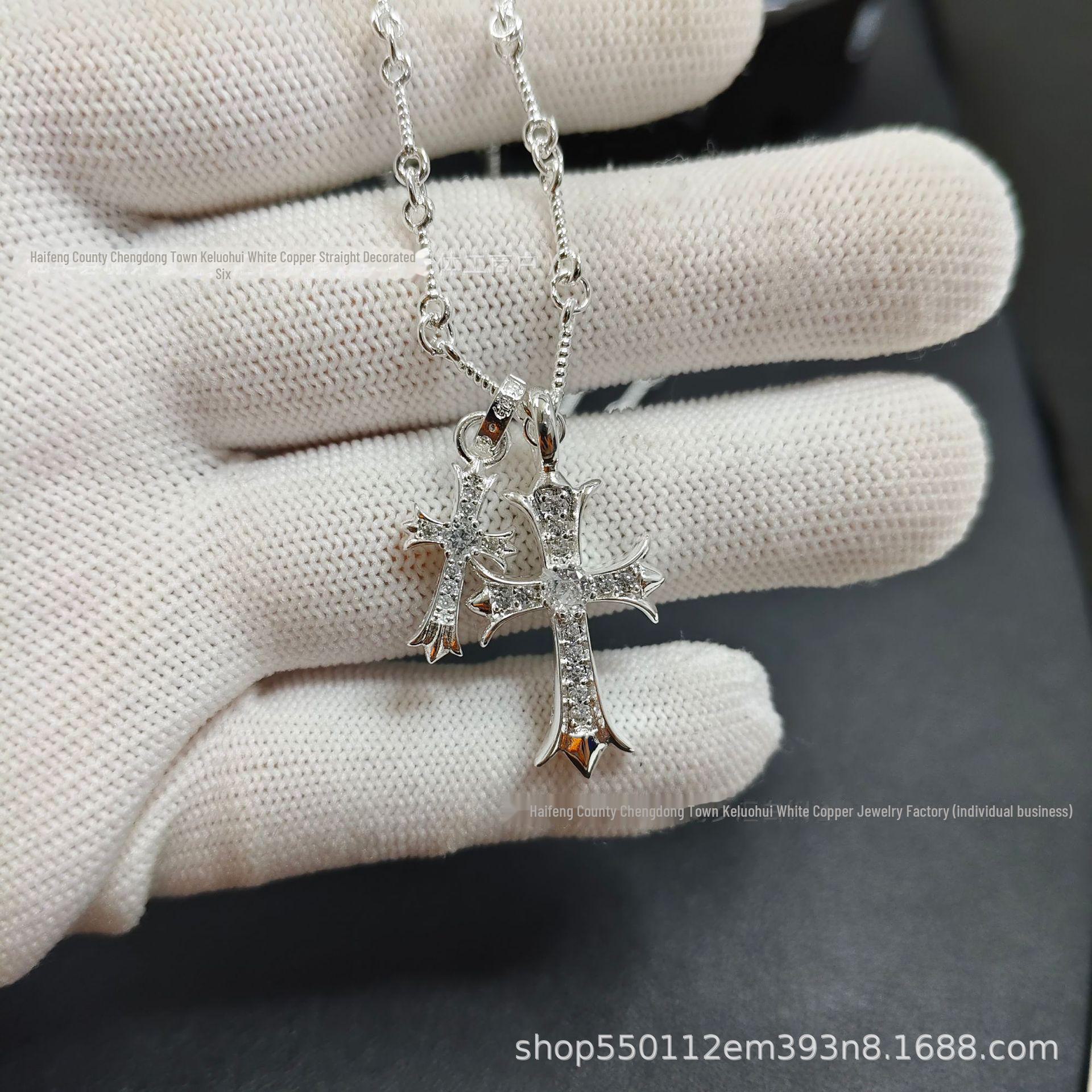 Намисто Кроко з подвійним хрестом і подвійним хрестом з діамантами S925 925 проби - модна ретро модель для пари Double Cross Milk Silver
Намисто Кроко з подвійним хрестом і подвійним хрестом з діамантами S925 925 проби - модна ретро модель для пари Double Cross Milk Silver