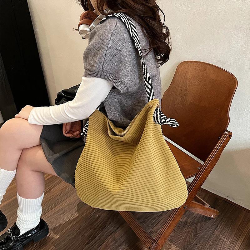 Corduroy Tote Bag For Women Large Capacity Soft Plush Lining Shoulder Handbag Commuting Shopping Daily Use Fashion Purse
Corduroy Tote Bag For Women Large Capacity Soft Plush Lining Shoulder Handbag Commuting Shopping Daily Use Fashion Purse