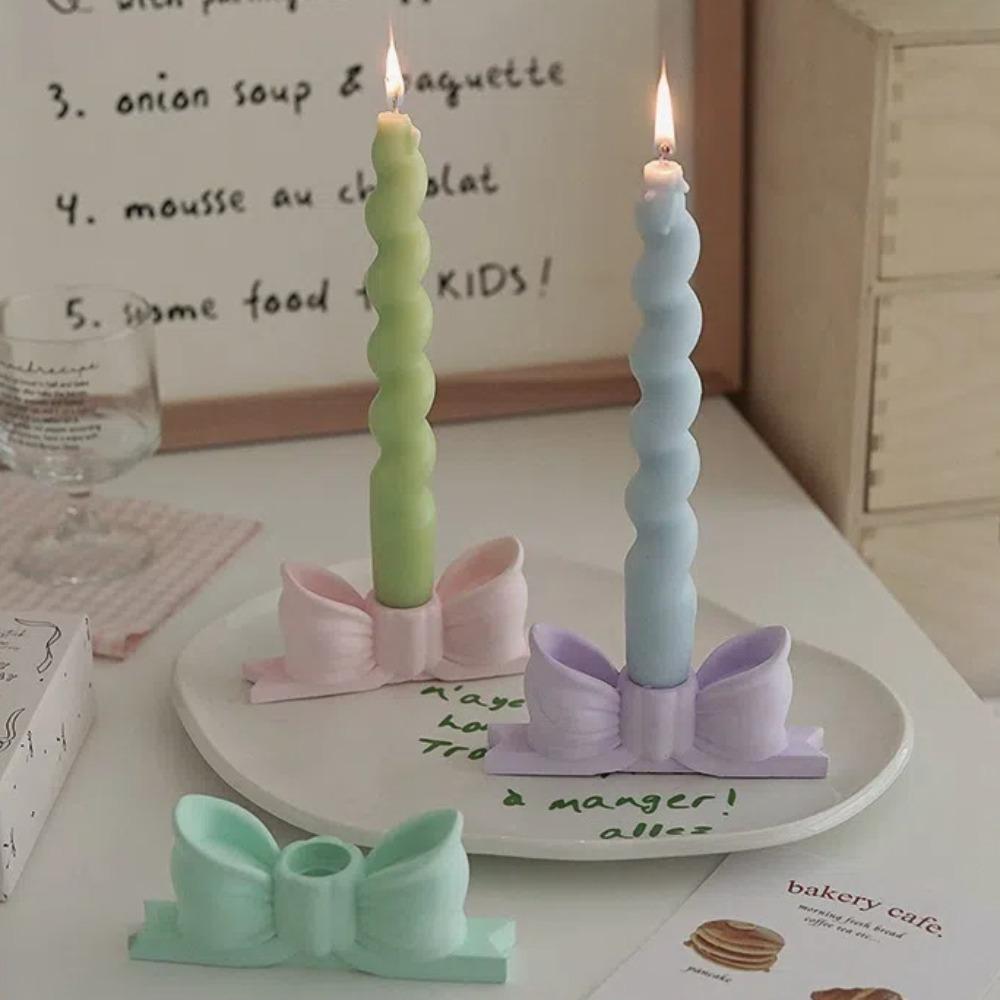 Bow Shaped Bow Candle Holder Home Decoration Mini Candle Stands Creative Long Candle Candlestick білий
Bow Shaped Bow Candle Holder Home Decoration Mini Candle Stands Creative Long Candle Candlestick білий