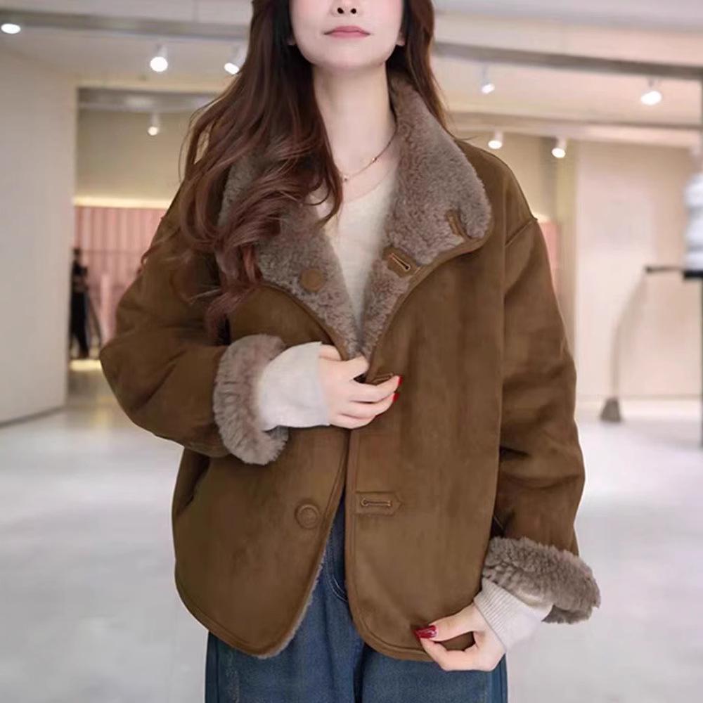 Reversible Women s Lamb Wool Coat - 2024 Winter Collection: Loose, Thick, Petite Fit, Warm and Cozy. Large
Reversible Women s Lamb Wool Coat - 2024 Winter Collection: Loose, Thick, Petite Fit, Warm and Cozy. Large
