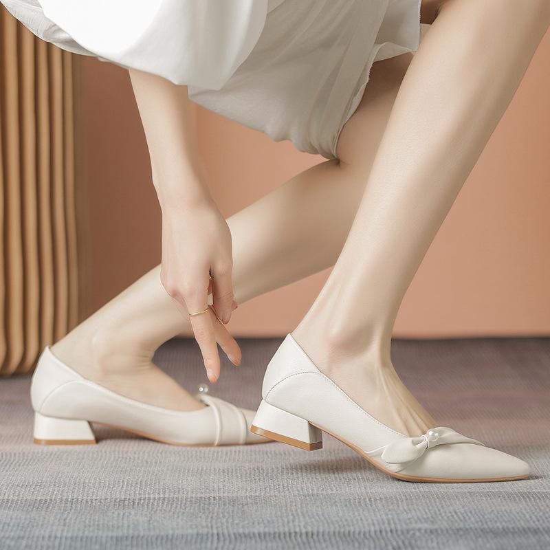 Pointed single shoes women s spring professional medium heel gentle shoes women s bow pearl thick heel 34 чорний
Pointed single shoes women s spring professional medium heel gentle shoes women s bow pearl thick heel 34 чорний