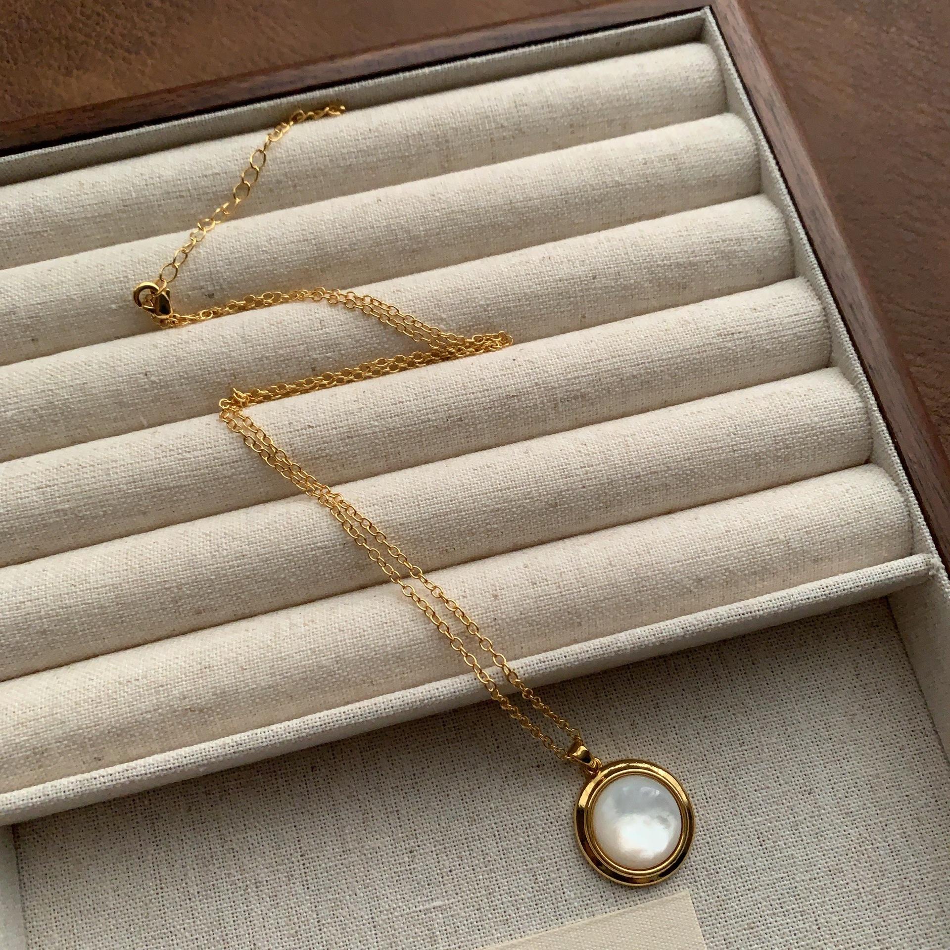 Simple geometric mother shell pearl necklace light luxury metal chain exquisite high sense elegant temperament fashion collarbone chain
Simple geometric mother shell pearl necklace light luxury metal chain exquisite high sense elegant temperament fashion collarbone chain