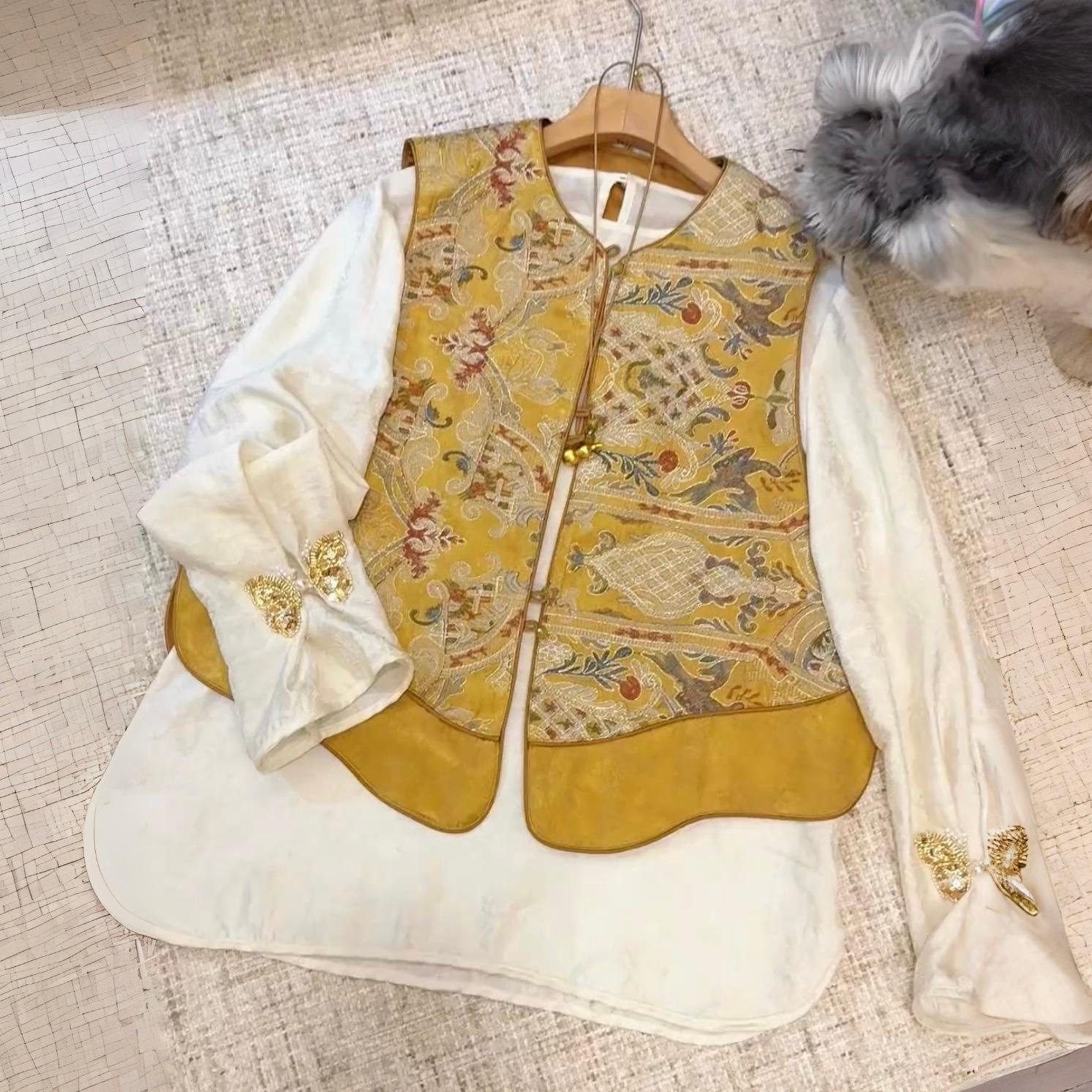 Women s Retro Heavy Embroidery Chinese Style Vest and Shirt Set - Spring 2026 Arrival XL (65-73 kg)
Women s Retro Heavy Embroidery Chinese Style Vest and Shirt Set - Spring 2026 Arrival XL (65-73 kg)
