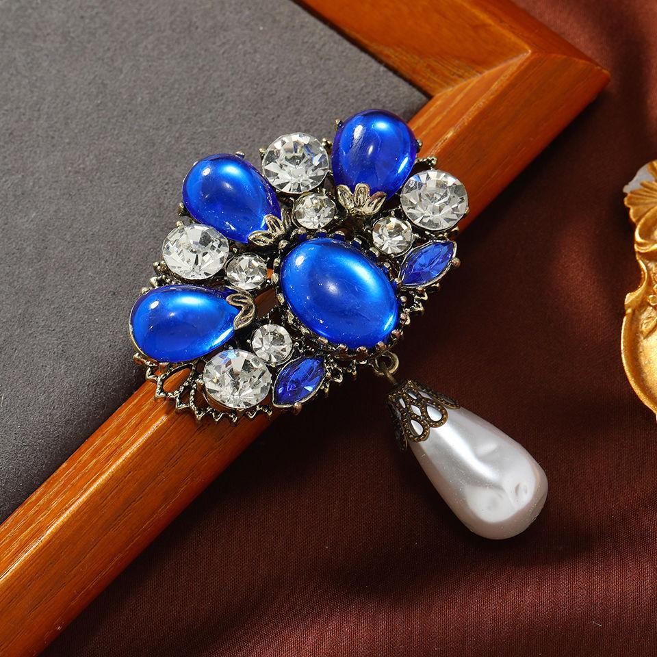 Vintage Women Men Flower Blue Crystal Pendant Brooches Badges Classic Elegant Unisex Floral Heavy Industry Pin Corsages For Lady
Vintage Women Men Flower Blue Crystal Pendant Brooches Badges Classic Elegant Unisex Floral Heavy Industry Pin Corsages For Lady