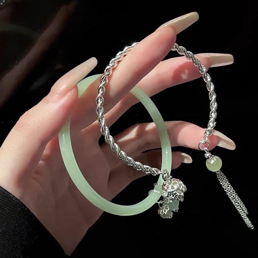New Chinese style ancient style Guochao bell bracelet female simple super fairy versatile summer niche design advanced sense fringed bracelet
New Chinese style ancient style Guochao bell bracelet female simple super fairy versatile summer niche design advanced sense fringed bracelet