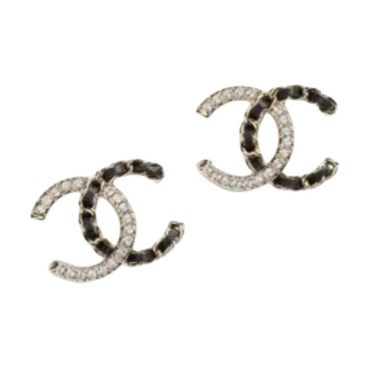 Chanel 25B Autumn Winter Double C Logo Earrings Unisex Earrings Black AB-25B-046 Box+Padding Board
Chanel 25B Autumn Winter Double C Logo Earrings Unisex Earrings Black AB-25B-046 Box+Padding Board