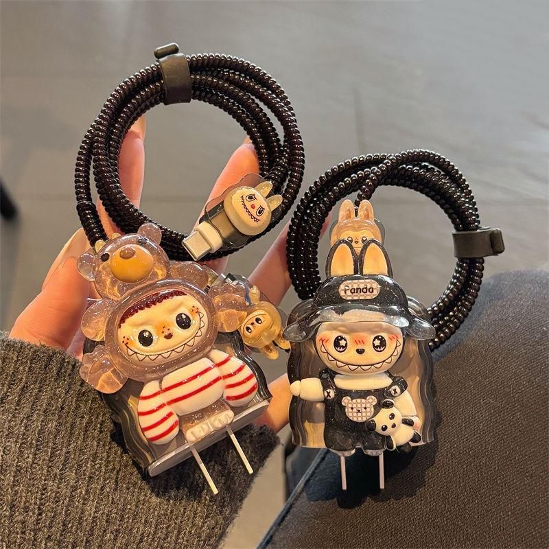 Labubu Защитный чехол для кабеля данных зарядного устройства Намотка Комплекты чехлов для iPhone 18/20 Вт
Labubu Защитный чехол для кабеля данных зарядного устройства Намотка Комплекты чехлов для iPhone 18/20 Вт