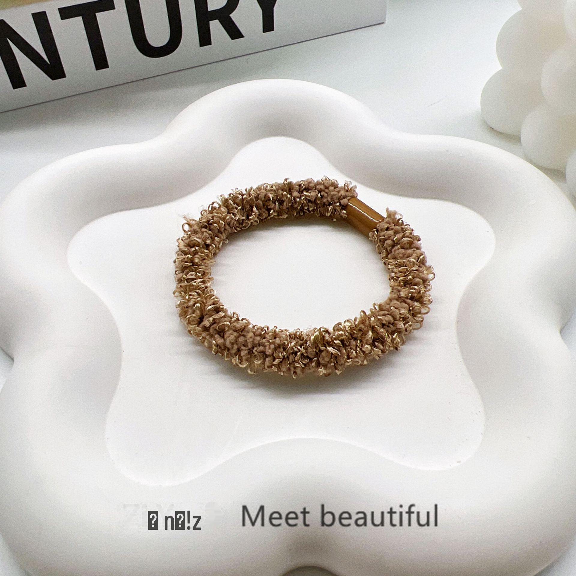 Шикарное меховое кольцо для волос Teddy: Уютная плюшевая резинка для волос осень/зима для женщин хаки
Шикарное меховое кольцо для волос Teddy: Уютная плюшевая резинка для волос осень/зима для женщин хаки