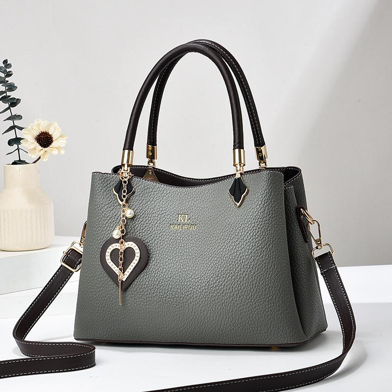 Popular bag shoulder messenger bag new portable ladies versatile summer bag women 28*13*19 серый
Popular bag shoulder messenger bag new portable ladies versatile summer bag women 28*13*19 серый