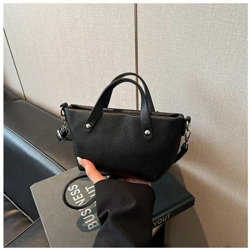 Solid Color Advanced Sense Niche Design Light Luxury Crossbody Bag 2026 High Quality Versatile Ccise Casual Commute Handbags чёрный
Solid Color Advanced Sense Niche Design Light Luxury Crossbody Bag 2026 High Quality Versatile Ccise Casual Commute Handbags чёрный