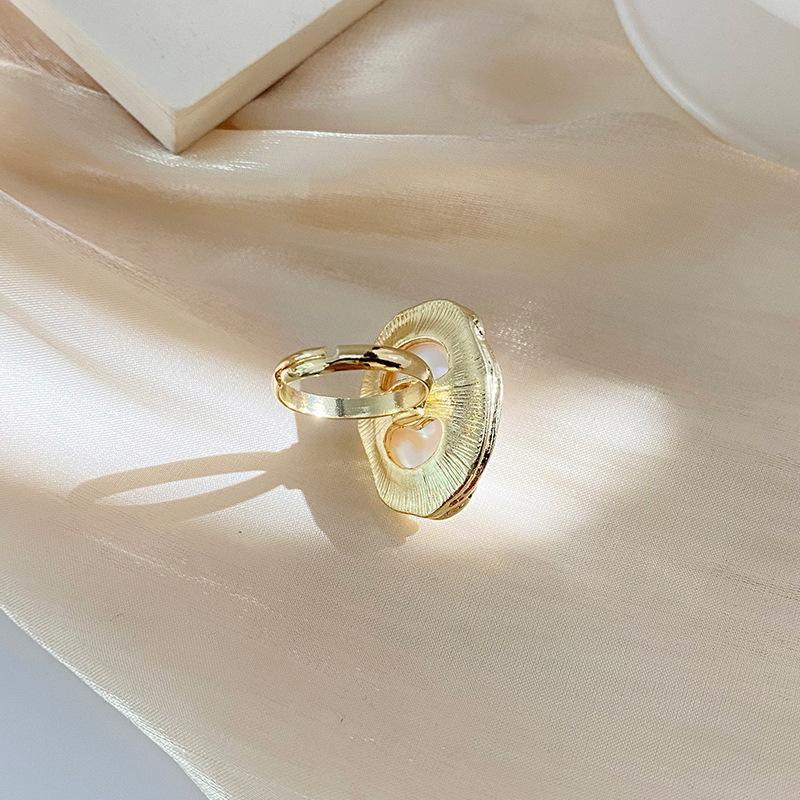New Fashion Geometrical Irregular Heteroideus Pearl Ring for Women Retro Open Resizable Index Finger Rings Party Jewelry resizable золотий
New Fashion Geometrical Irregular Heteroideus Pearl Ring for Women Retro Open Resizable Index Finger Rings Party Jewelry resizable золотий