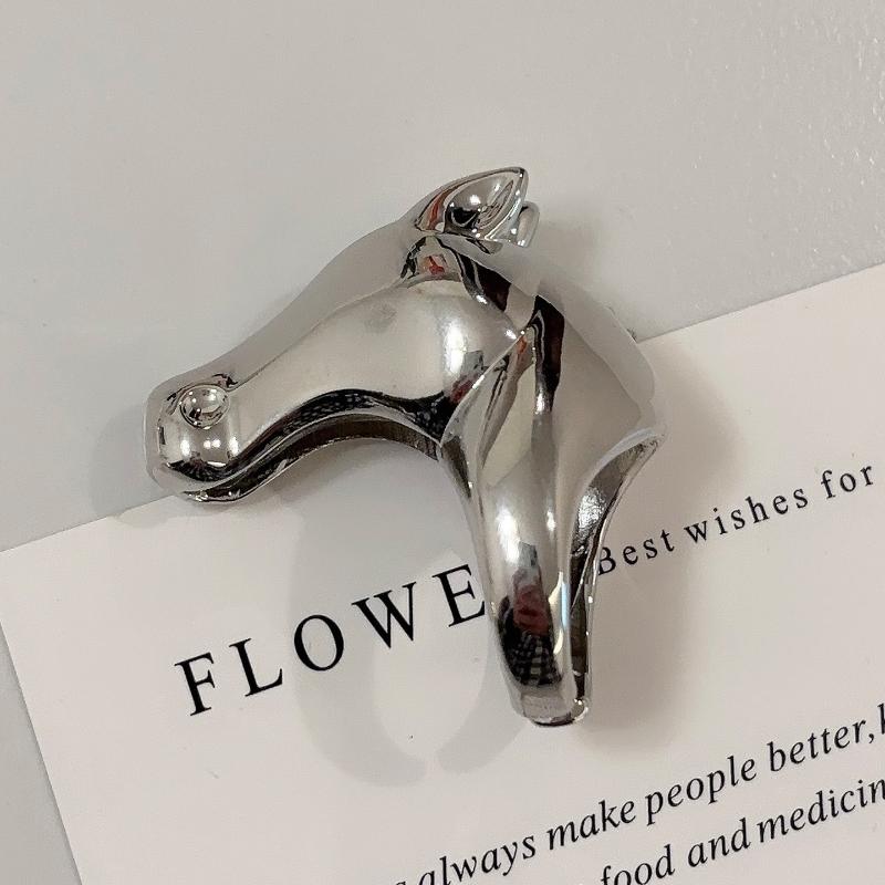 Light Luxury Exaggerated Personalized Metal Horse Head Ring Zircon Inlay Horse European American Style Ring Jewelry серебряный
Light Luxury Exaggerated Personalized Metal Horse Head Ring Zircon Inlay Horse European American Style Ring Jewelry серебряный