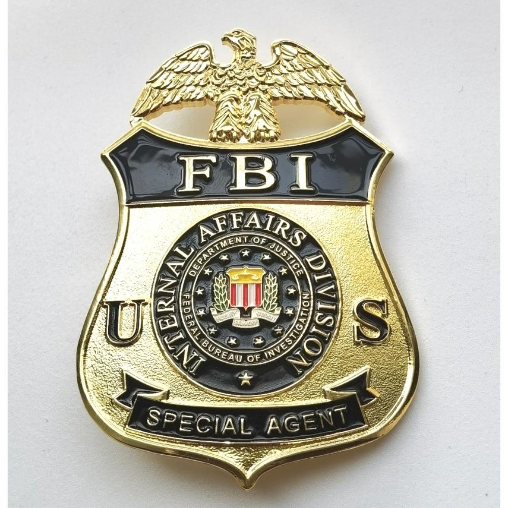ФБР ФБР Велика емблема з чистої міді, інкрустована шкіряним футляром з пряжкою та бісерним ланцюжком
ФБР ФБР Велика емблема з чистої міді, інкрустована шкіряним футляром з пряжкою та бісерним ланцюжком