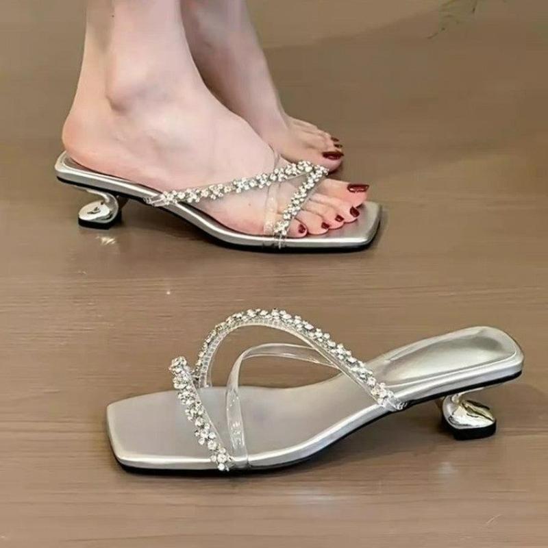Shiny Rhinestone Slender Slippers Summer New Square Toe Open Toe Non-slip Wear-resistant Shaped Heel Sandals 40 срібний
Shiny Rhinestone Slender Slippers Summer New Square Toe Open Toe Non-slip Wear-resistant Shaped Heel Sandals 40 срібний